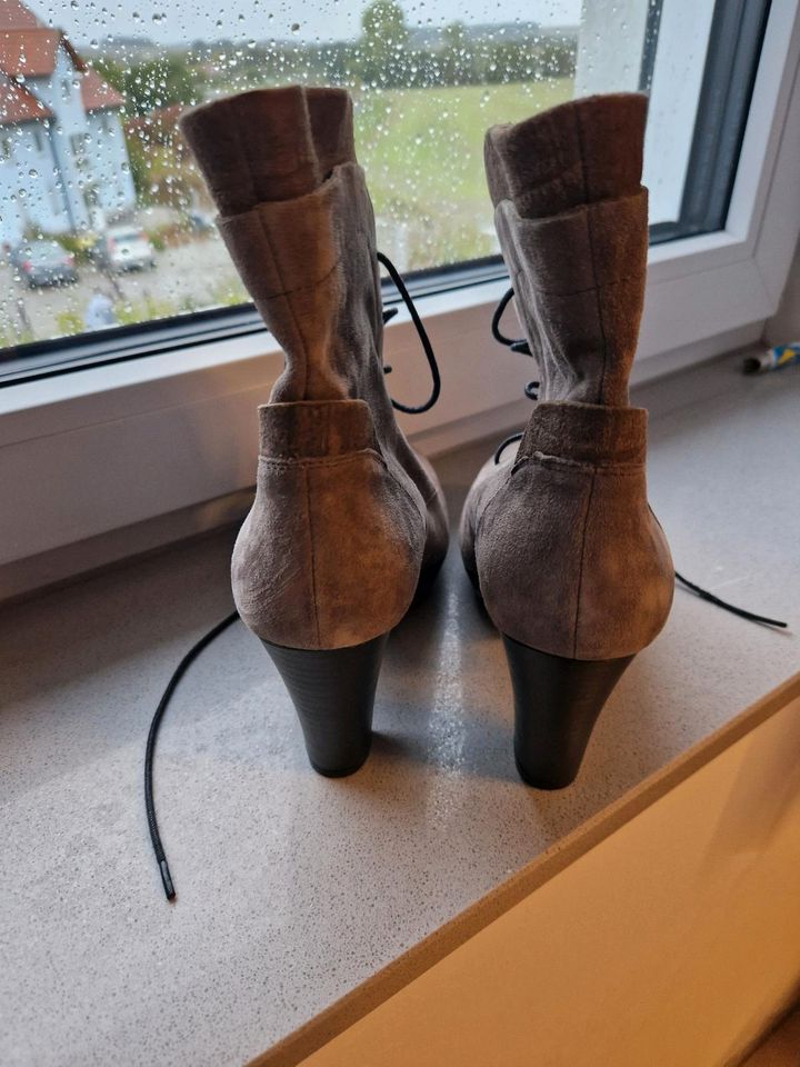 Marc neue high heels perfekt zum Dirndl Größe 40 grau Stiefelette in Bayern  - Stadtlauringen | eBay Kleinanzeigen ist jetzt Kleinanzeigen