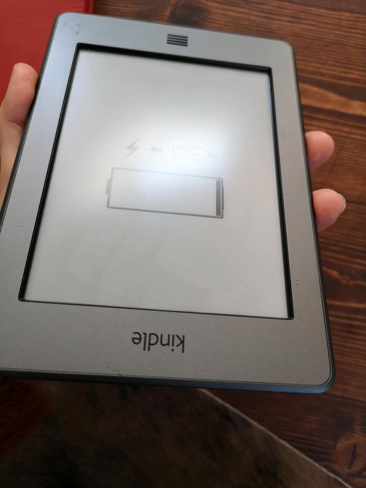 Amazon Kindle Model DO1200 mit Hülle von Navitech in Süßen