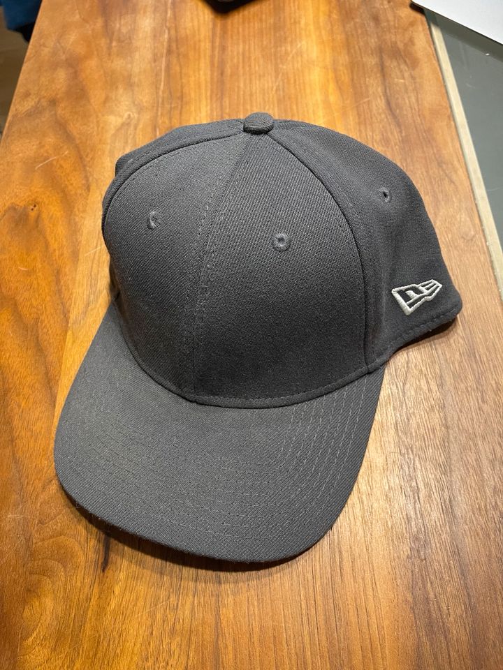 New Era Cap in grau in München