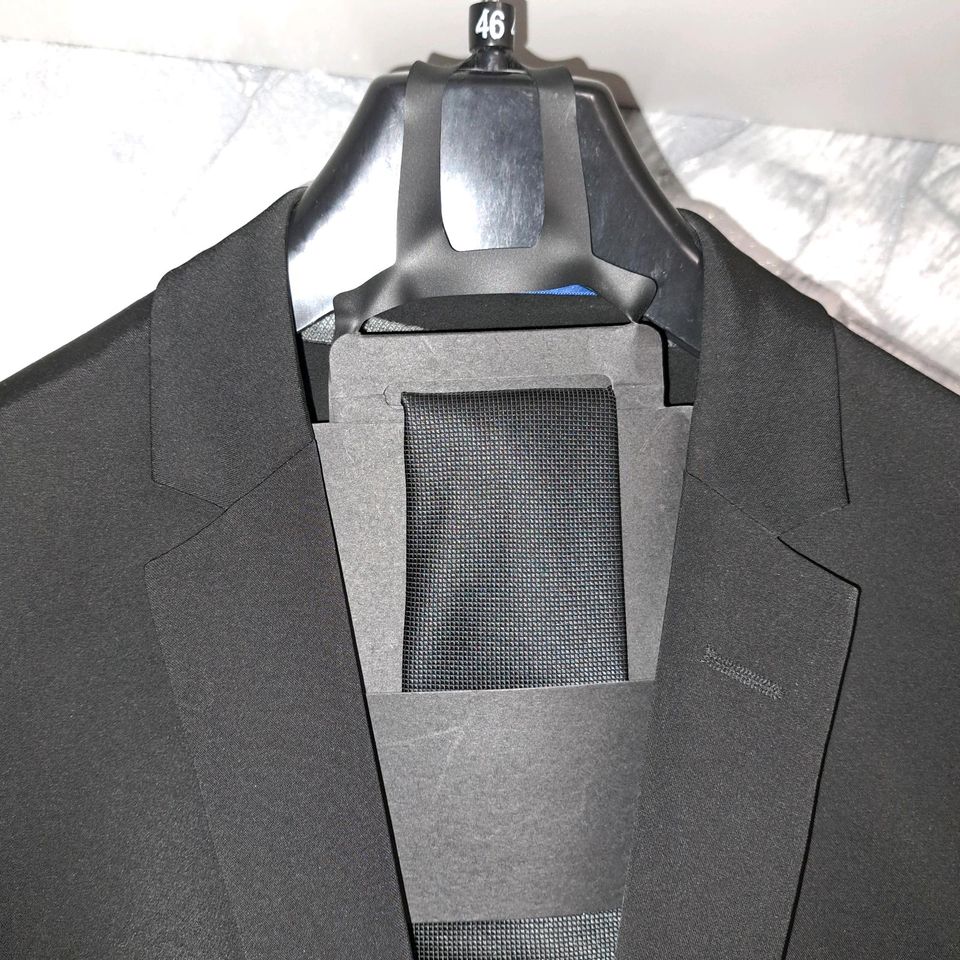 Anzug neu mit Etikett Krawatte und Weste aslim fit C&A Gr.46 in Gotha