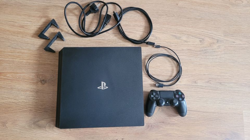 Playstation 4 Pro (1 TB) und 15 Spiele. in Hannover