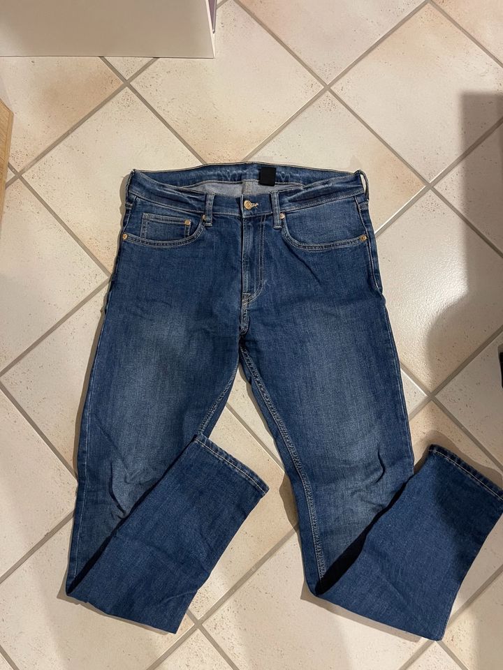 Jeans H&M blau 32 super skinny in Bad Endorf