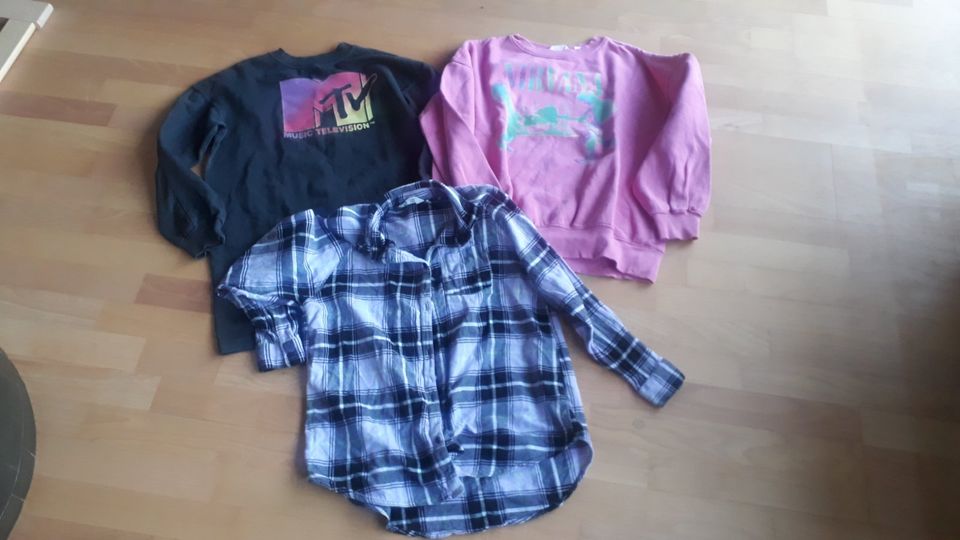 Oberteile Shirts Paket Gr. 146/152 H&M 3 Stück TOP in Bad Salzuflen