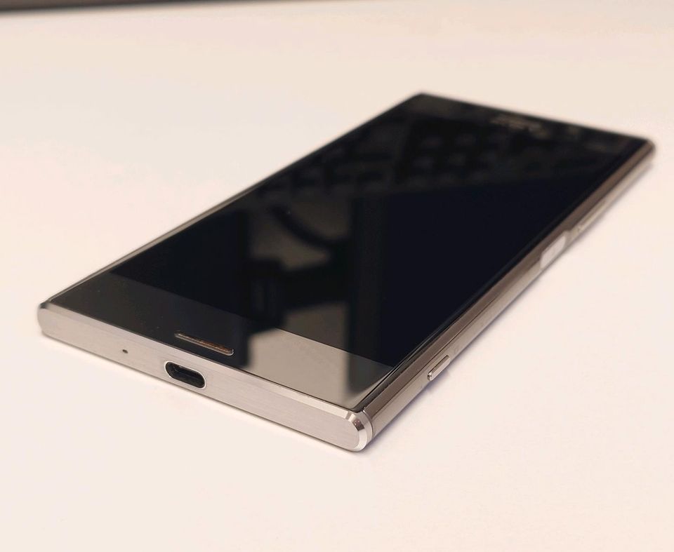 Sony Xperia XZ Premium Silber Chrom Android 14 Handy Smartphone in Königswinter
