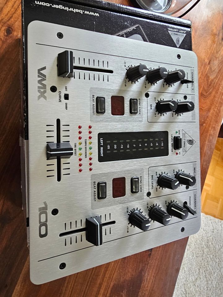 Mixer Behringer Pro VMX100 Professionell 2 Kanal DJ Mixer in Karlsruhe