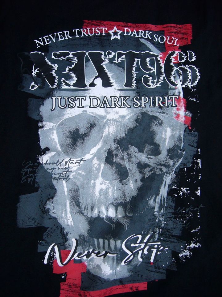 Totenkopf T-Shirt von Much More in Bad Kissingen