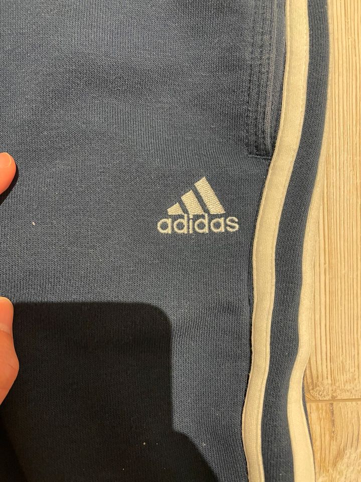 Blaue Jogginghose von Adidas Gr. M in Wiehl