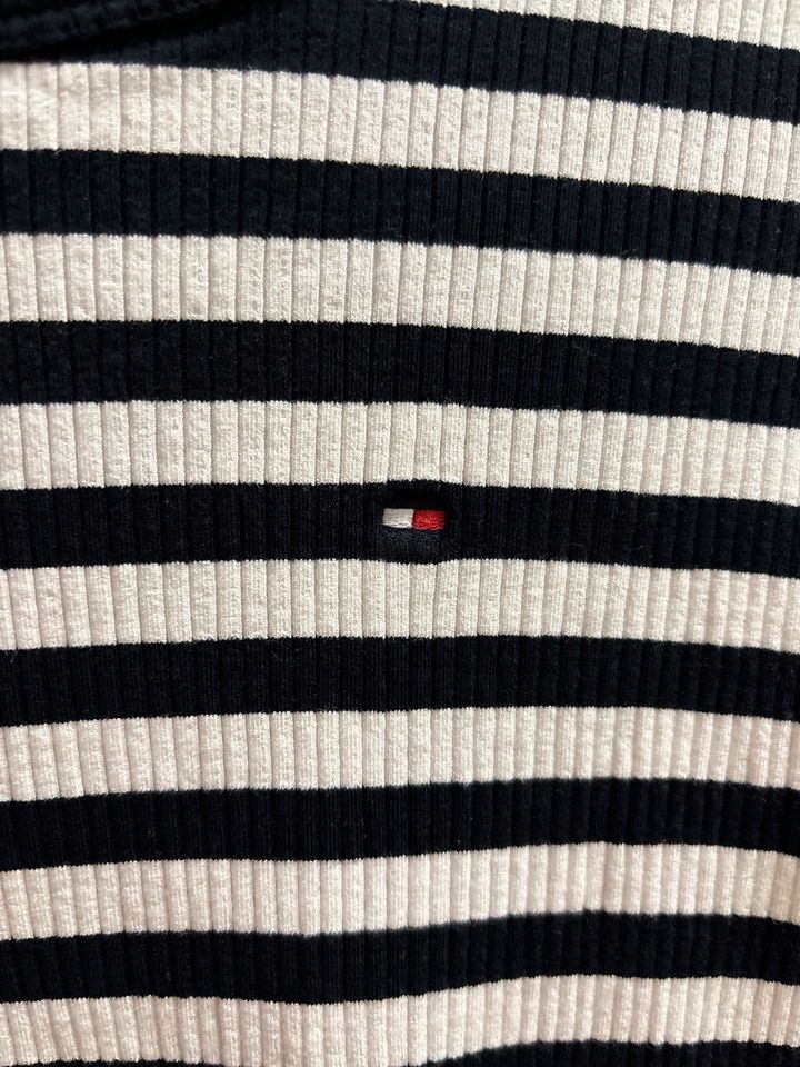 Tommy Hilfiger Pulli Gr. S/M (L) in Spremberg