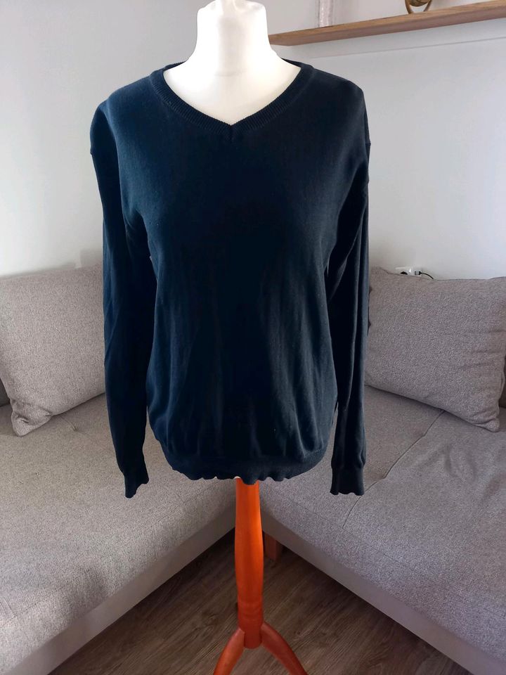 Schlichter bequemer Pullover Gr. M in Bruckmühl