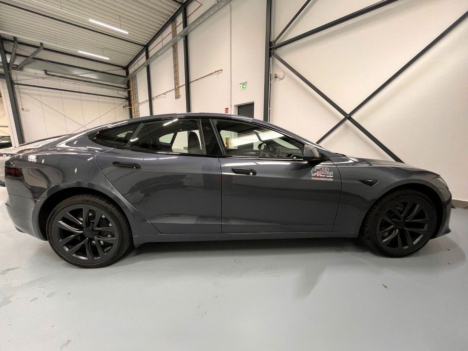 Tesla S Plaid mit FSD, Yoke, 21", AHK in Haan