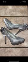 silberne Menbur Pumps / High Heels Glitzer mit Schleife Hessen - Volkmarsen Vorschau