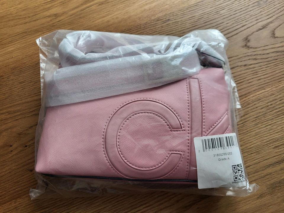 Calvin Klein Handtasche rosa NEU in Großerlach