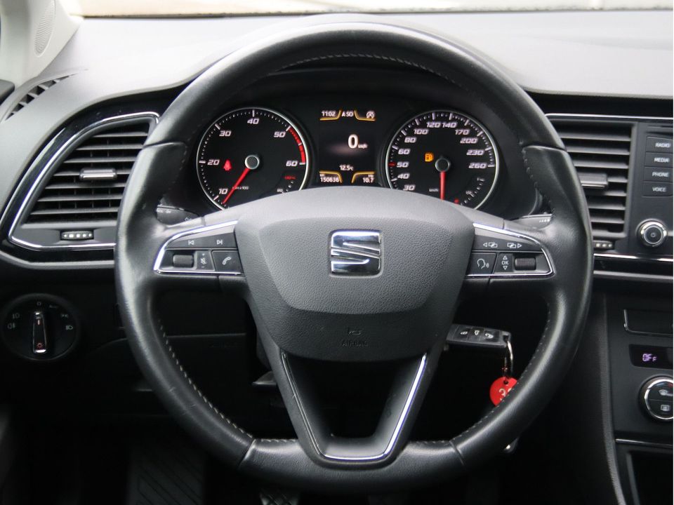 Seat Leon ST 2.0 TDI STYLE/NAVIGATION/LED/SCHECKHEFT in Villingen-Schwenningen