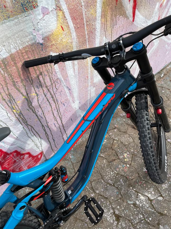 Giant Glory L Mullet 29/27,5Zoll  FOX Downhill Rad Neuaufbau in Wiesbaden