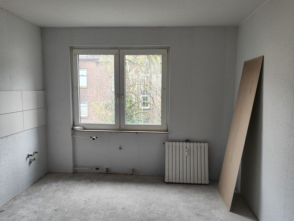 renovierter Erstbezug! 1 Zimmerwohnung mit geräumiger Küche in ruhiger Wohnlage in Essen-Frohnhausen in Essen