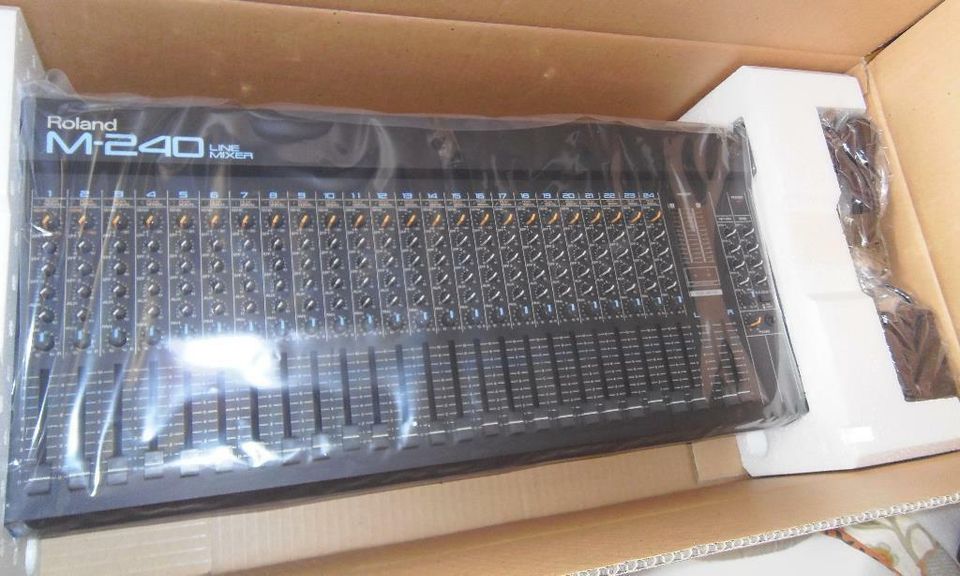 ROLAND M-240 ANALOG LINE MIXER (rare vintage) "fabrikneu" in Groß-Gerau