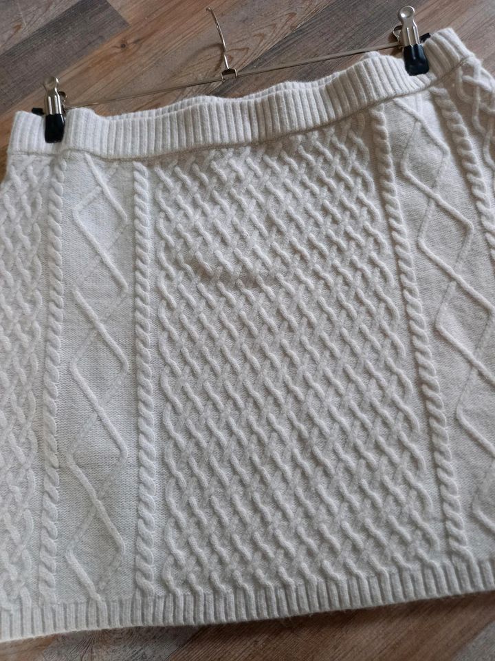 H&M Strick Rock XL XXL Farbe:Creme Lagenlook Zopfmuster ähnlich in Mölln