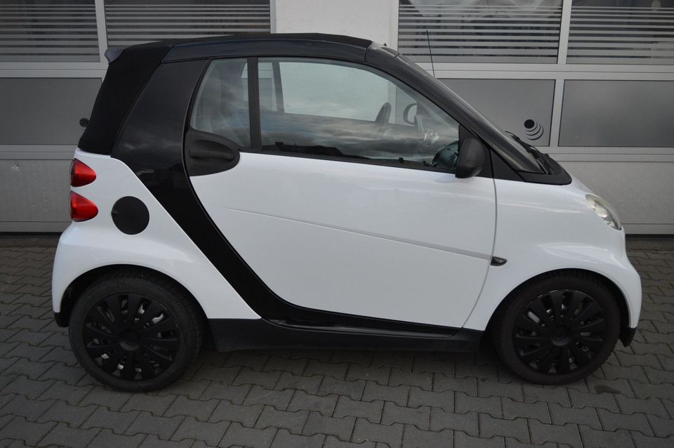 Smart ForTwo Cabrio Pure MHD*Automatik*Sitzheizung*TÜV in Sindelfingen