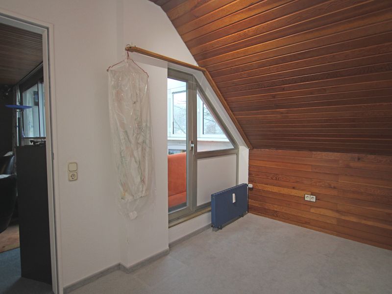 Großzügige 2,5 Zimmer Dachgeschosswohnung mit Balkon und Aufzug in Wuppertal