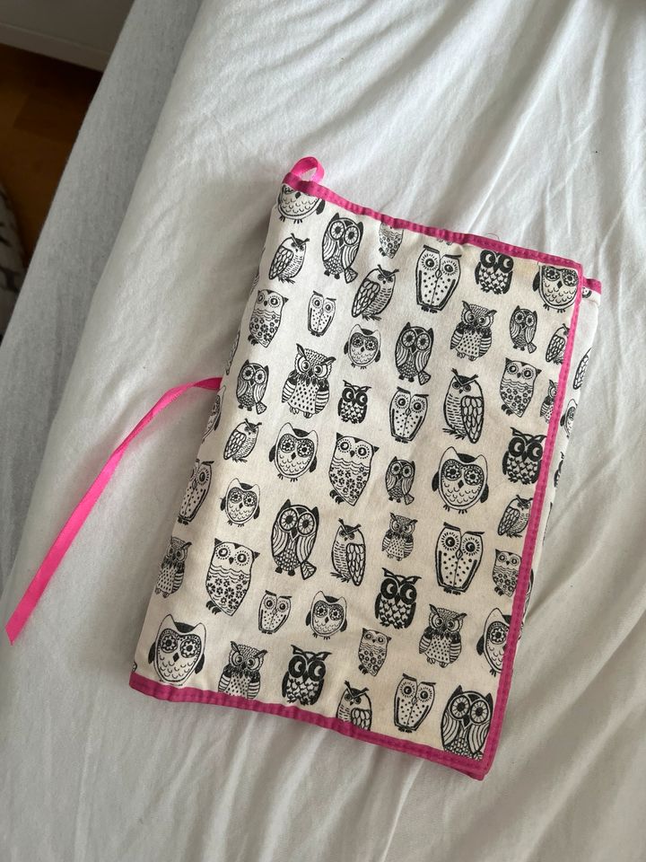 Buchhülle Schutzumschlag L Merch Eulen rosa weiß Taschenbuch in Leipzig