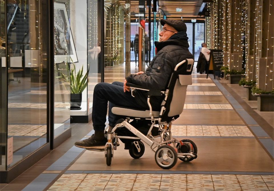 AVD Kreta Elektrorollstuhl E-Rollstuhl faltbar leicht in Malschwitz