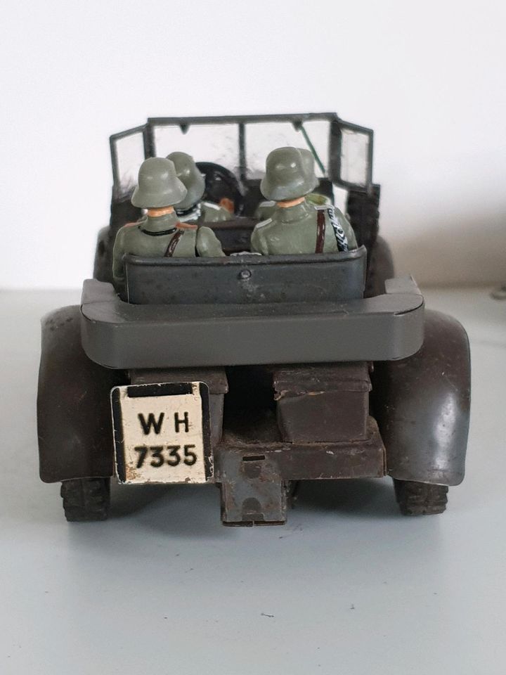 Hausser Elastolin Kübelwagen Uhrwerk Figur Blechspielzeug Militär in Magdeburg