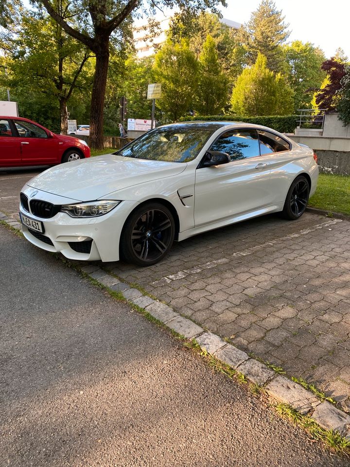 Bmw M4 Coupe DKG Carbon HUD Kamera in München