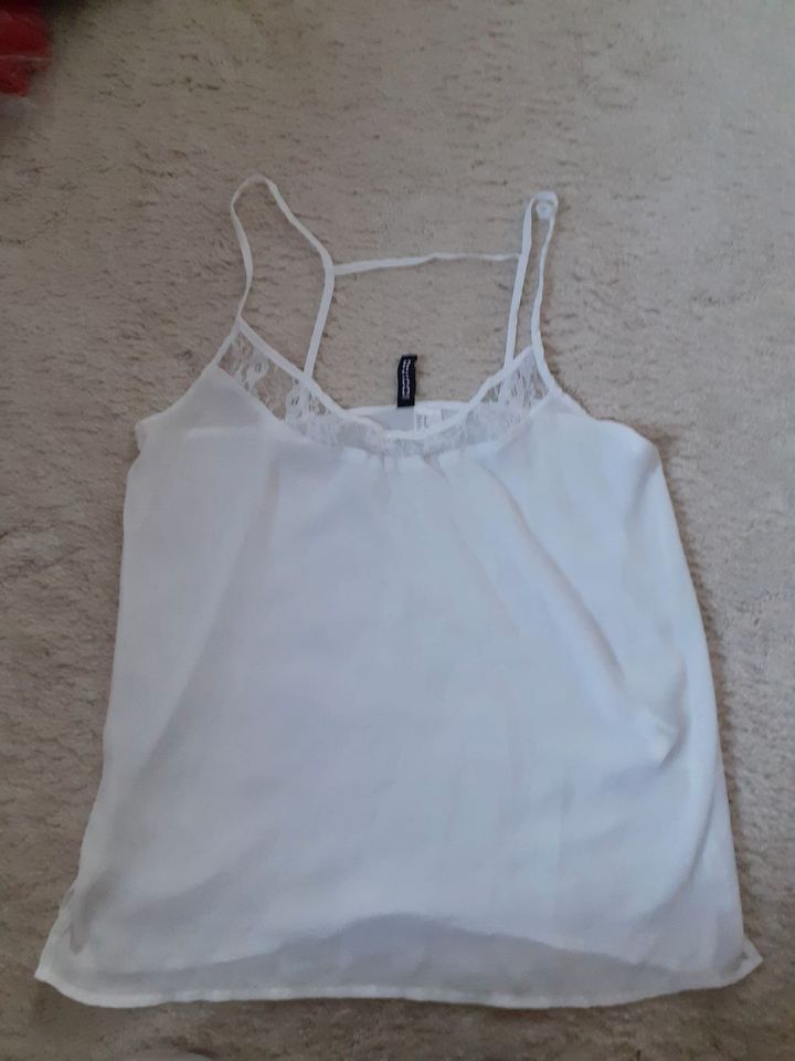 verkaufe Top, Bluse HM Divided, gr. 38, weiss, polyester, für 2eu in Passau