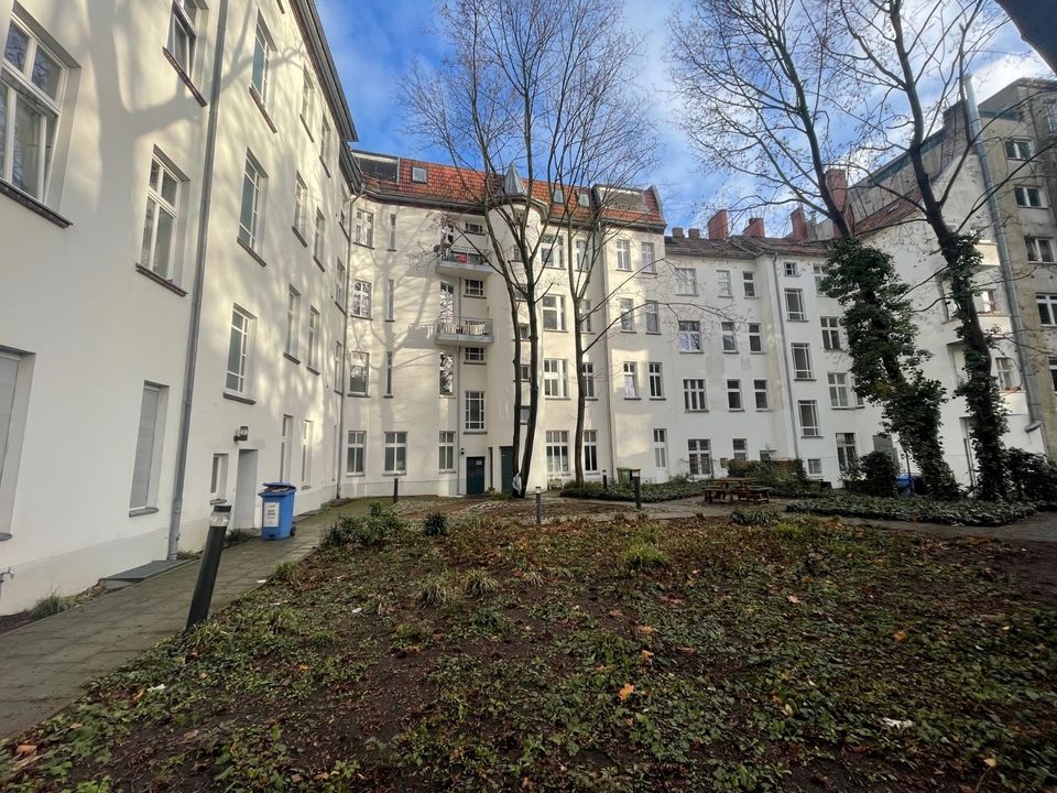 "Lichtenberg: Kapitalanlage mit Perspektive - vermietete Dachgeschosswohnung mit 4 Zimmern" in Berlin