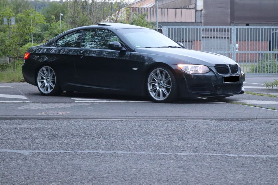 BMW 335i Coupe*DKG*Facelift*M Paket*e92 in Merzig