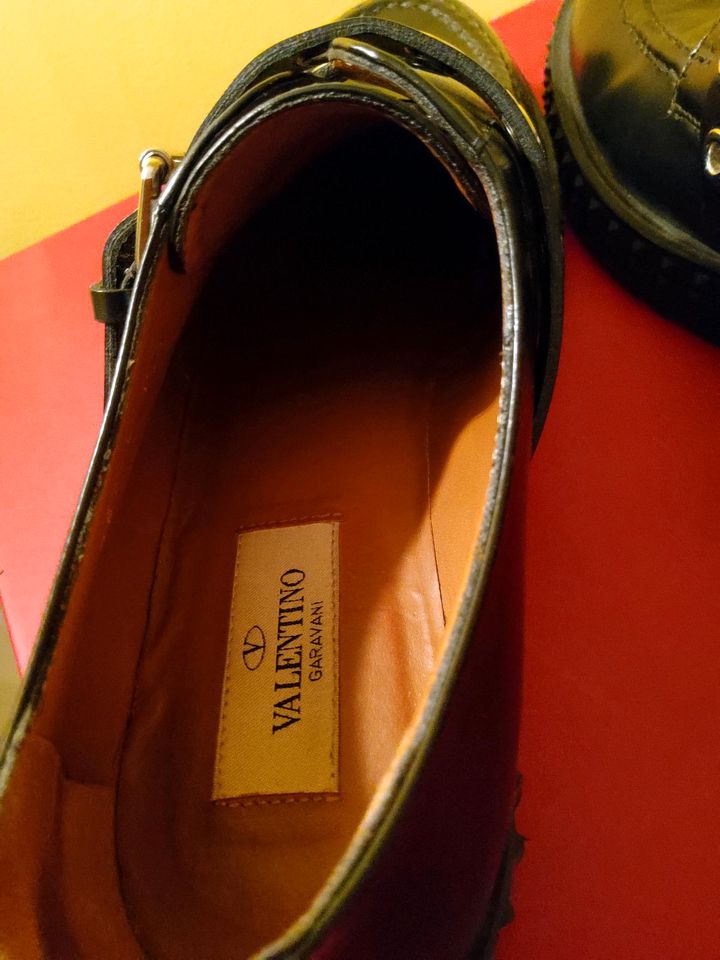 Valentino Garavani, Schuhe, schwarz, Gr. 37, NP 1049 Euro in Bad Eilsen