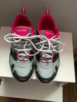Tommy Hilfiger Sneaker grau Gr.40 Nordrhein-Westfalen - Gelsenkirchen Vorschau