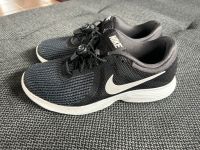 Nike Sneaker Schuhe Revolution 4 Gr. 39 Nordrhein-Westfalen - Saerbeck Vorschau