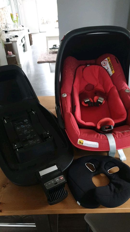 Maxi Cosi Pebble Plus mit Station in Großpösna