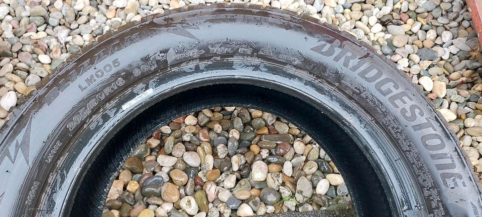 2x Winterreifen 205/60R16 96H, Bridgestone 4,5 mm, DOT2921 in Bad Vilbel