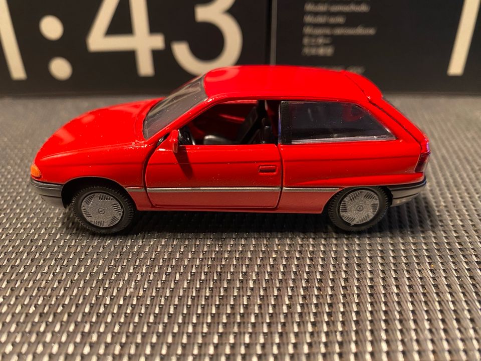 Opel Astra F 1:43 rot Gama in Jarplund-Weding