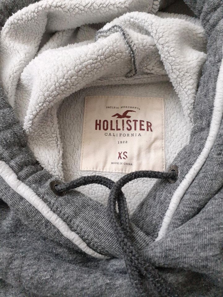 Hollister Hoodie mit Cut Outs Gr. XS in Bissingen an der Teck