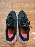 Nike Damen Trainingsschuh Turnschuh Gr. 42 neu Bayern - Burgthann  Vorschau