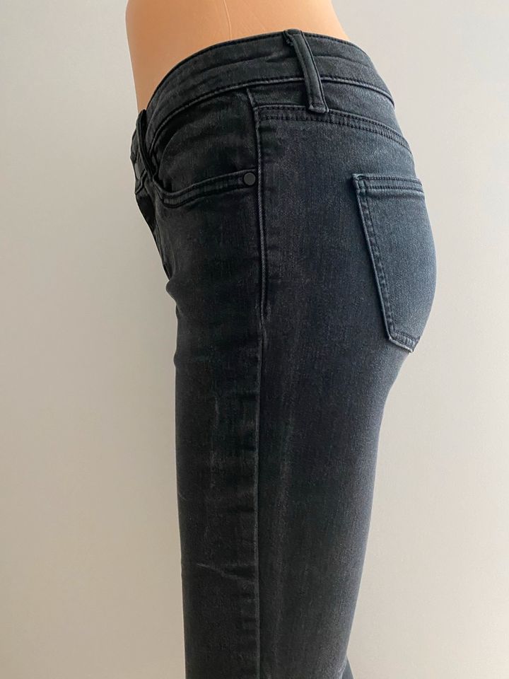 Jeans in grau von Uniqlo, Größe 38, Skinny in Berlin