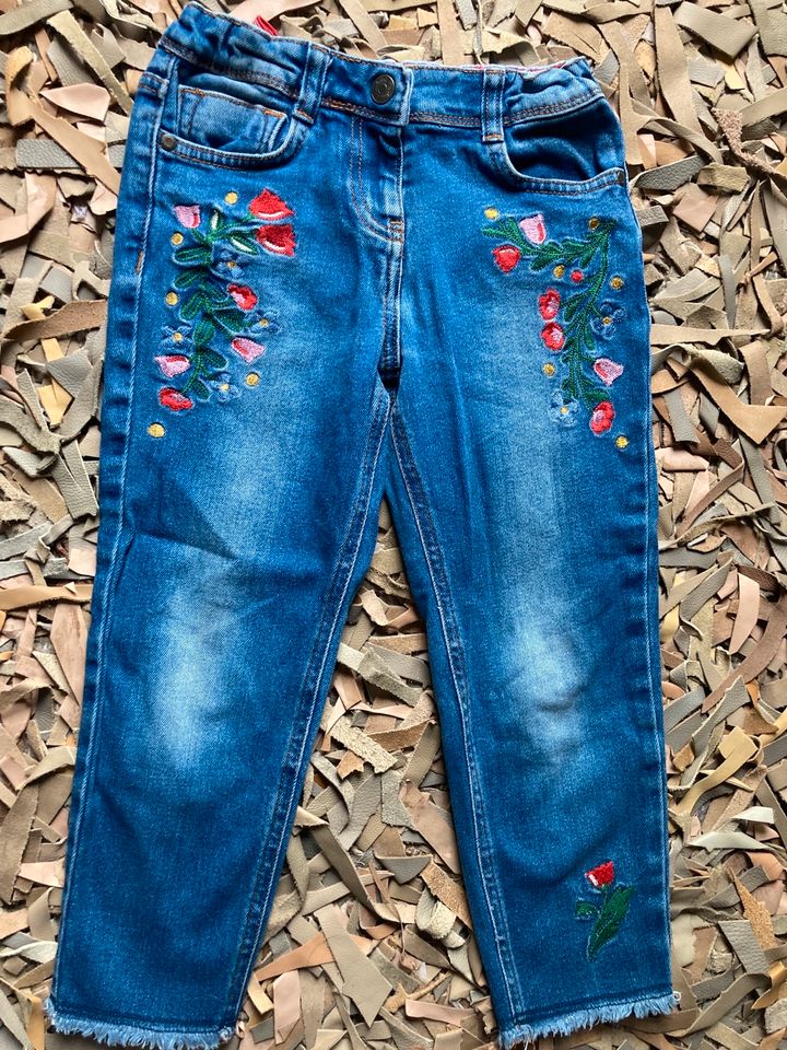 Mini Boden 44€ Bestickte Jeans-Hose Stickerei Gr. 8 128 in Jockgrim