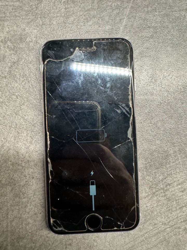 iPhone 13 Pro Max / iPhone X / iPhone 6 (2stück) in Ingolstadt