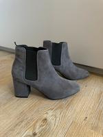 H&M Stiefeletten 37 Neu grau Damen Stiefel Wildleder Brandenburg - Neuenhagen Vorschau