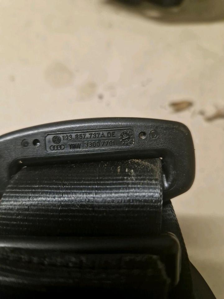 VW Sicherheitsgurt Hinten L&R  1T0857806C & 1T0857805C in Bochum