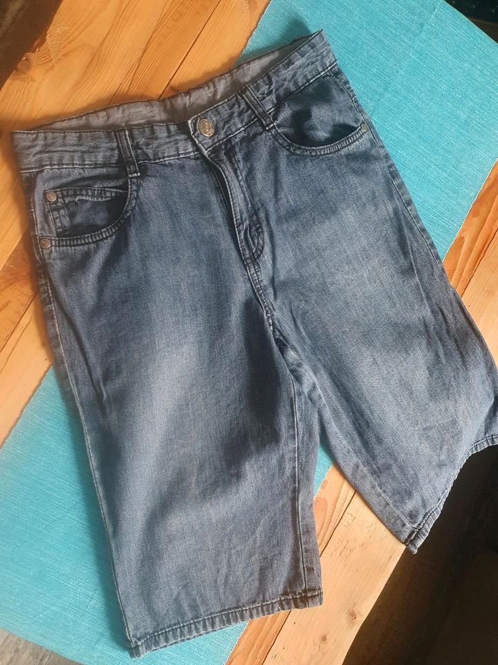 Kurze Hosen Shorts Jeans Gr.164 in Lauta