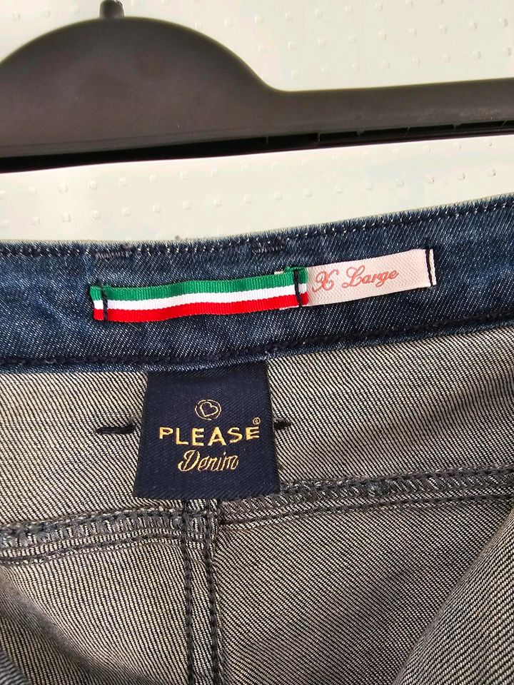 Please Jeans Made in Italy Flower Größe 42 in Langenhagen