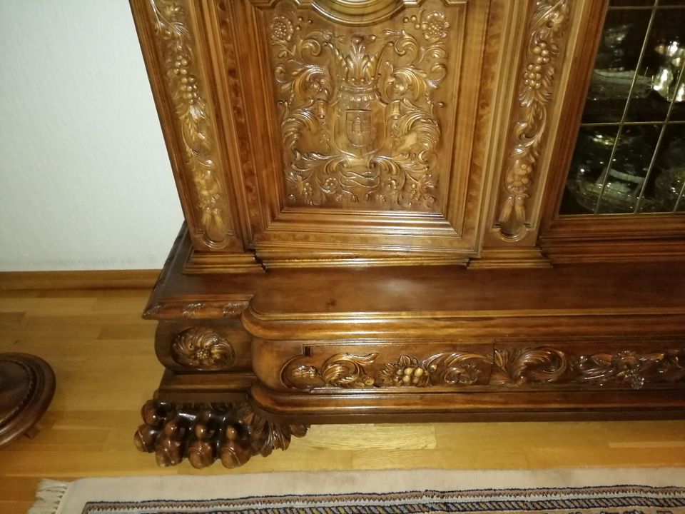 Exklusiver Wohnzimmerschrank mit Sideboard in Schiffweiler