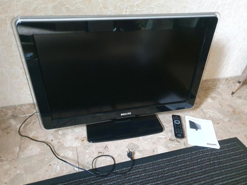 Philips 32" LCD TV, 32pfl7403d/12, viele Anschlüsse,Fernbedienung in Hochspeyer