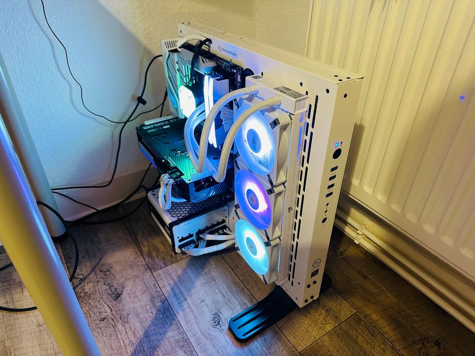 RGB Gaming Computer mit Wasserkühlung, 32GB RAM, 1TB SSD in Kassel