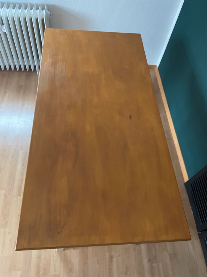 Schreibtisch mit Ikea Mittback Tischböcken in Kassel