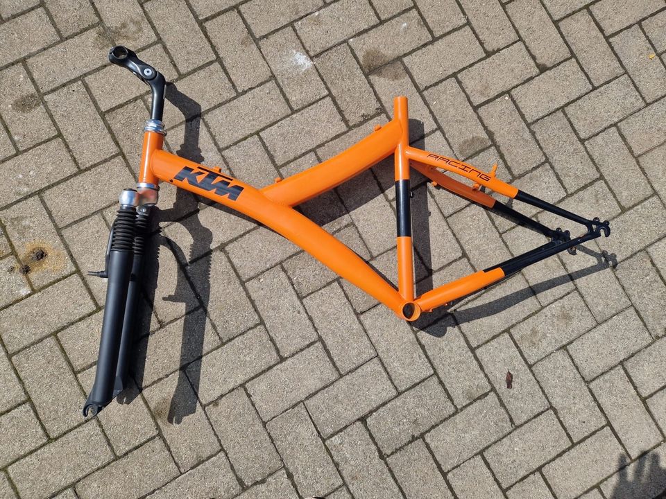 KTM Fahrradrahmen Rahmen Einzelteile Fahrrad in Staßfurt